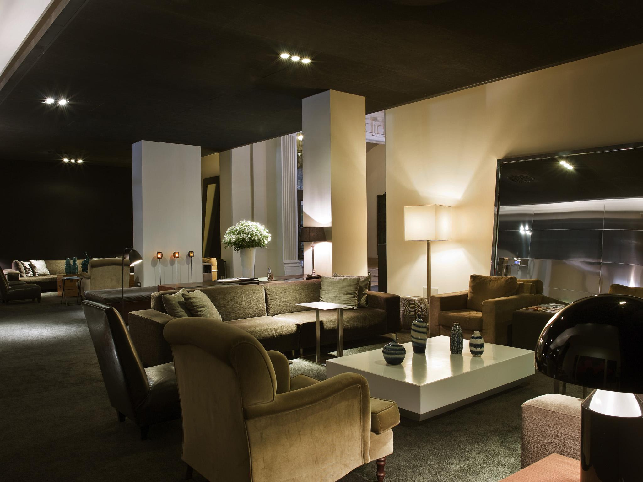 Grand Hotel Central, Small Luxury Hotels Barcelona Exterior foto The lounge at the airport