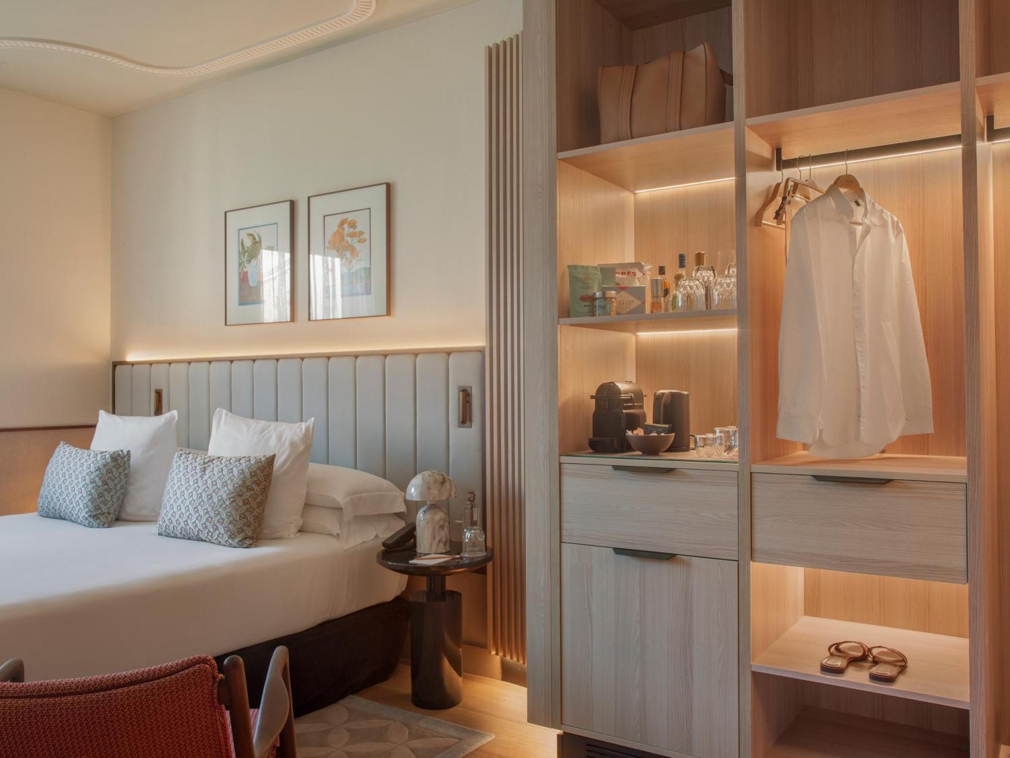 Grand Hotel Central, Small Luxury Hotels Barcelona Exterior foto A bedroom at the hotel