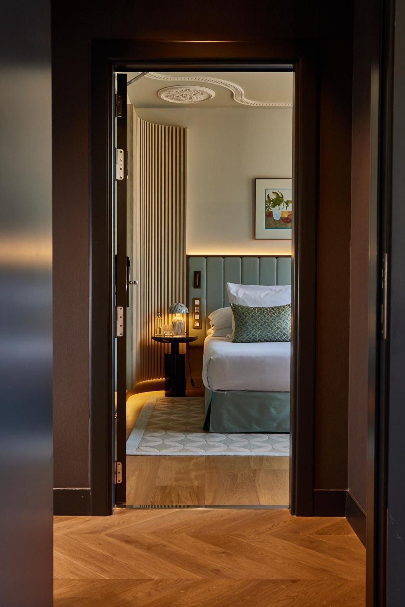 Grand Hotel Central, Small Luxury Hotels Barcelona Exterior foto A bedroom at the hotel