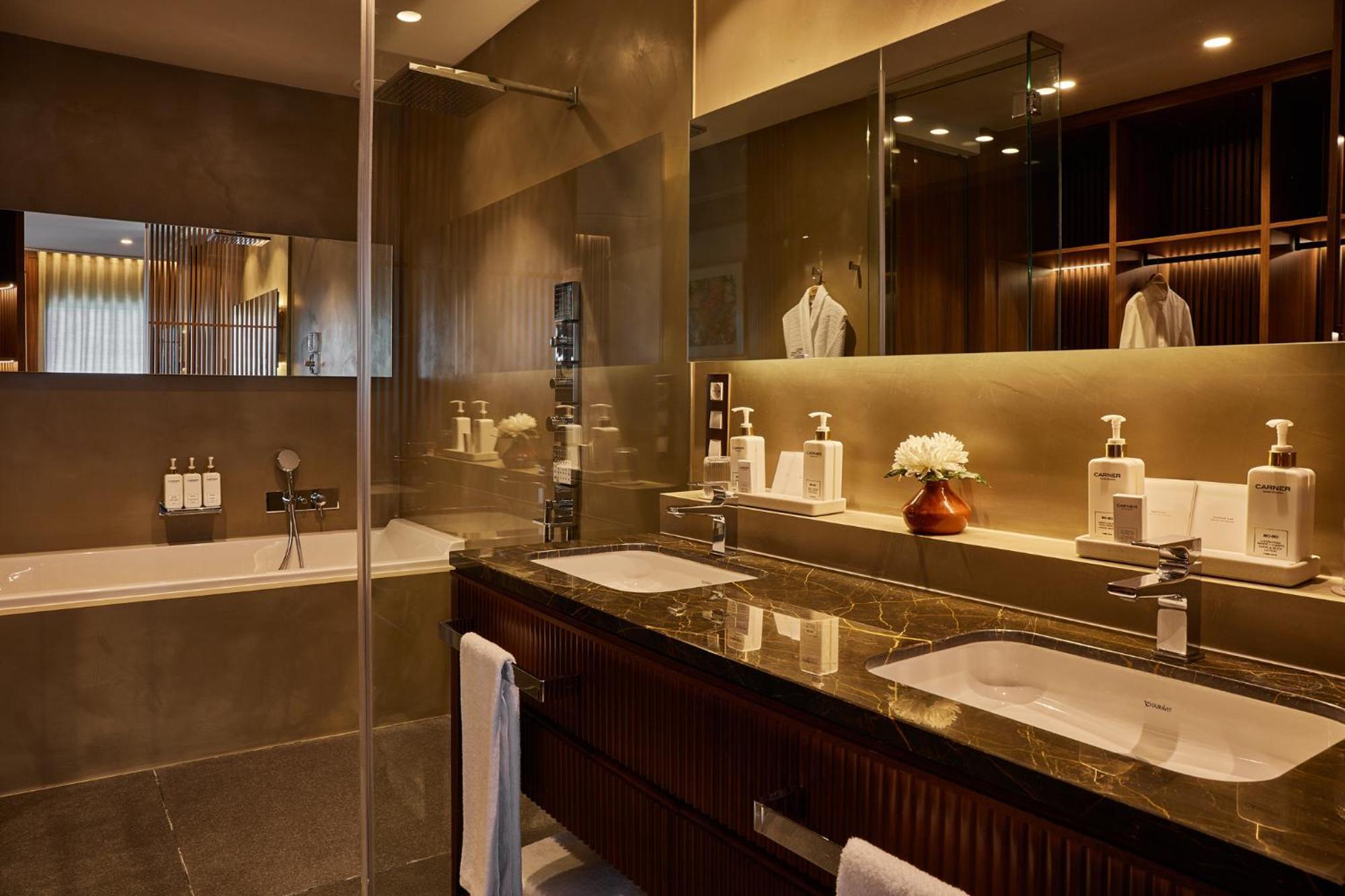 Grand Hotel Central, Small Luxury Hotels Barcelona Exterior foto Bathroom