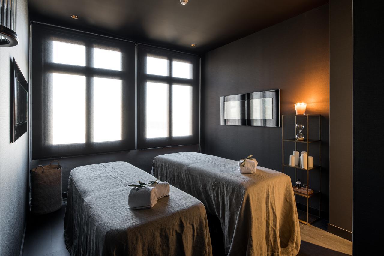 Grand Hotel Central, Small Luxury Hotels Barcelona Exterior foto Treatment room at the spa